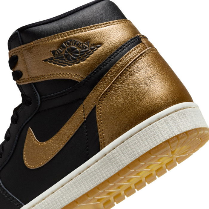 Air Jordan 1 Retro High OG Black and Gold 