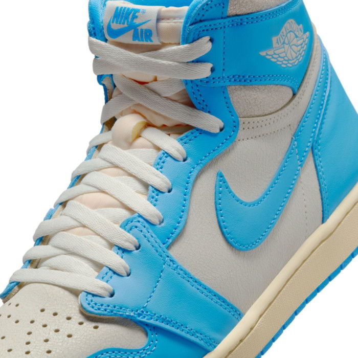 Air Jordan 1 Retro High OG UNC reimmaginato